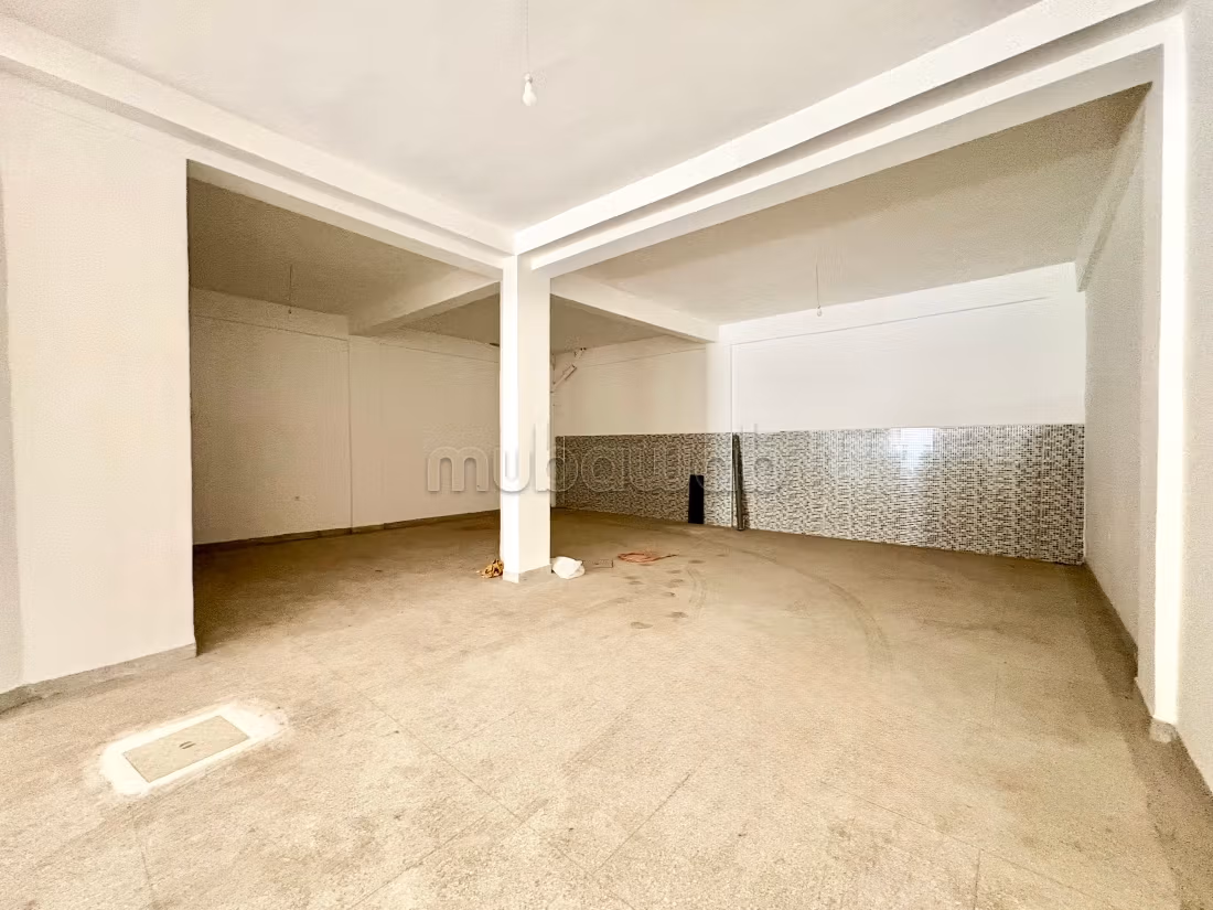 Local commercial en vente à Hay Dakhla.
Surface de 150 m²