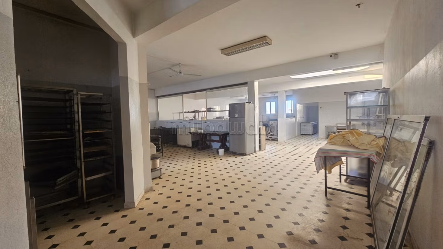 For rent: 300 m² warehouse in L'Aouina