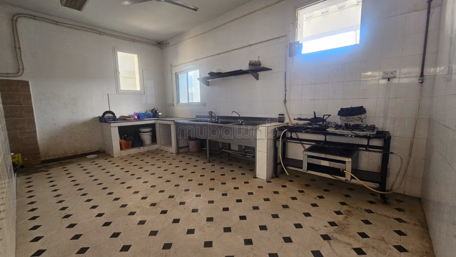 For rent: 300 m² warehouse in L'Aouina