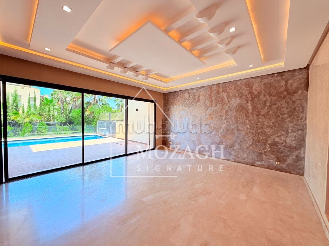 Splendid villa with private pool on residence