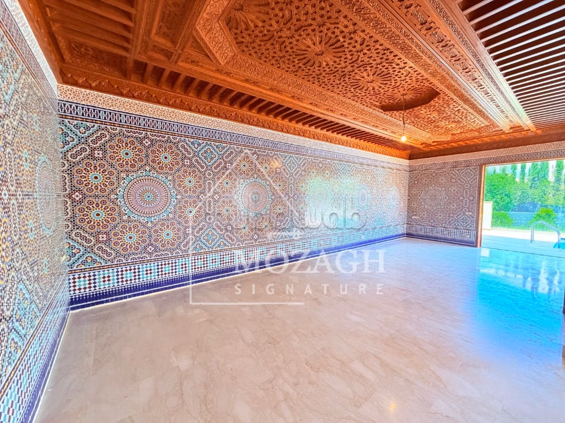 Splendid villa with private pool on residence