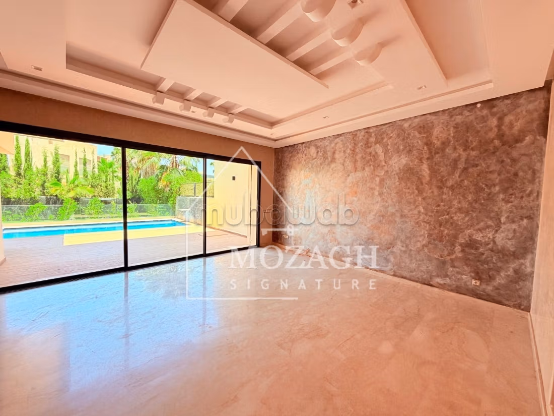 Splendid villa with private pool on residence