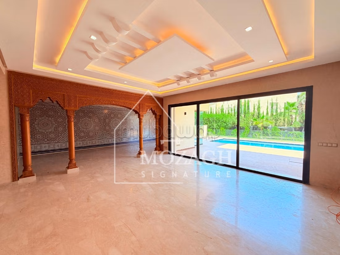 Splendid villa with private pool on residence
