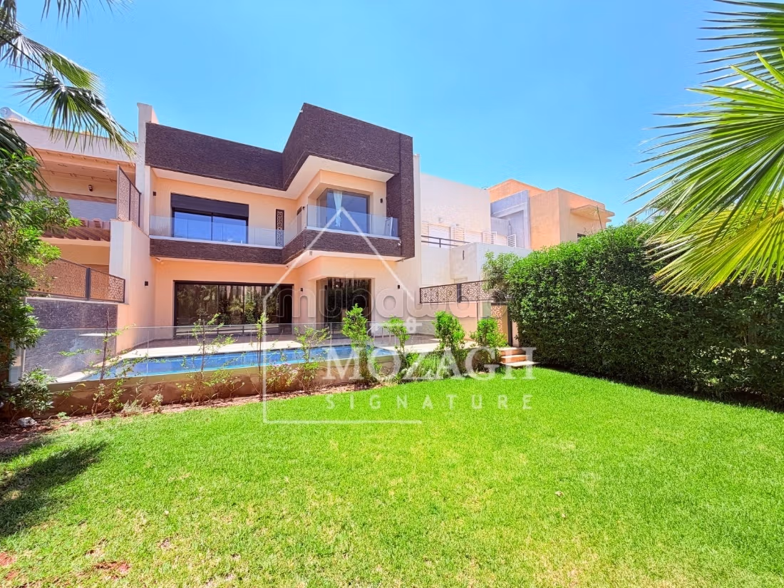 Splendid villa with private pool on residence
