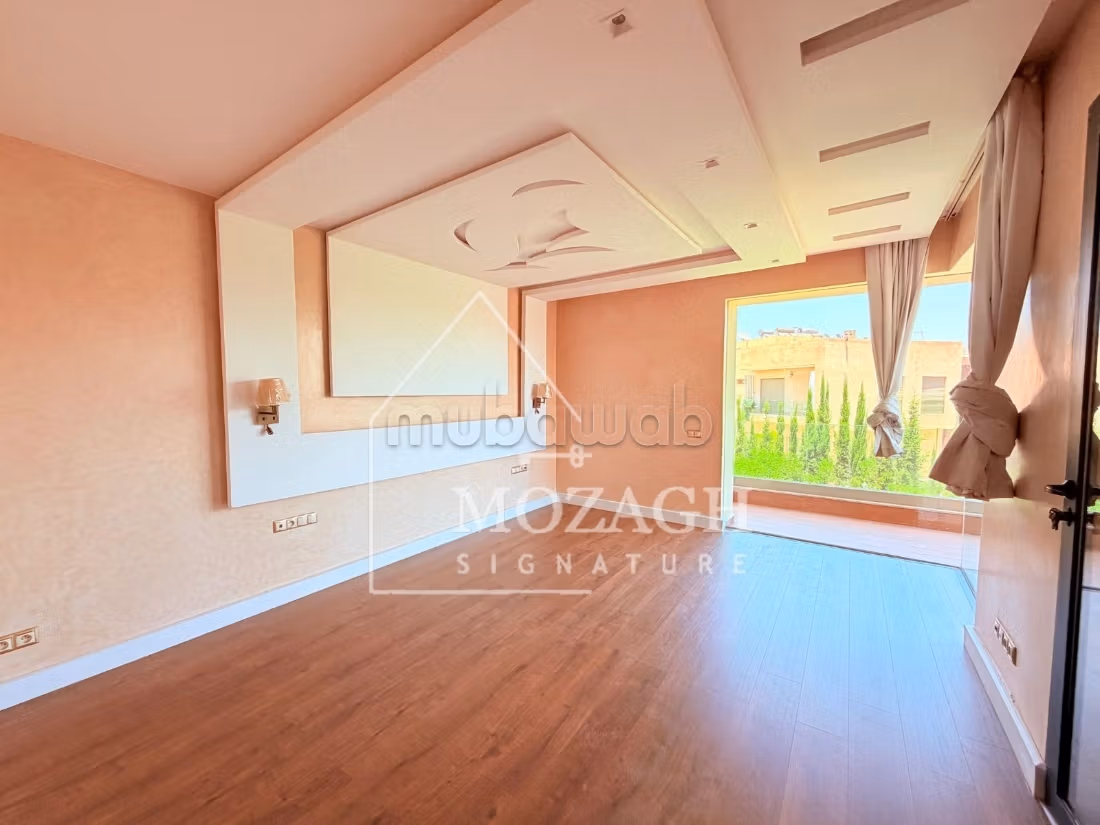 Splendid villa with private pool on residence