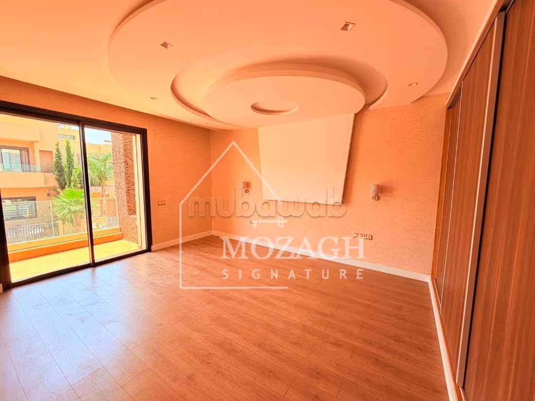 Splendid villa with private pool on residence