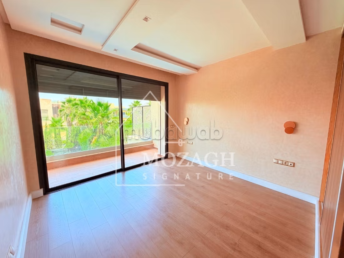 Splendid villa with private pool on residence