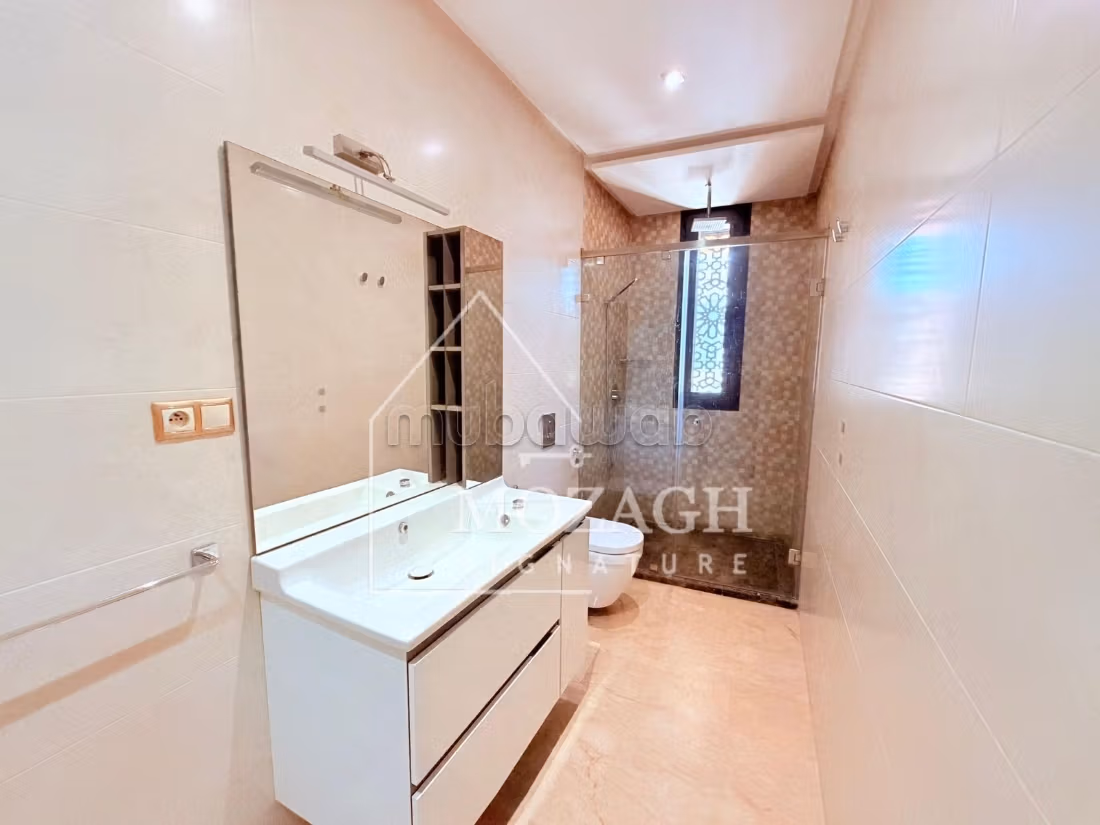 Splendid villa with private pool on residence