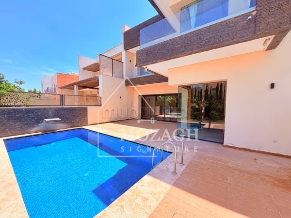 Splendide villa avec piscine privée sur résidence