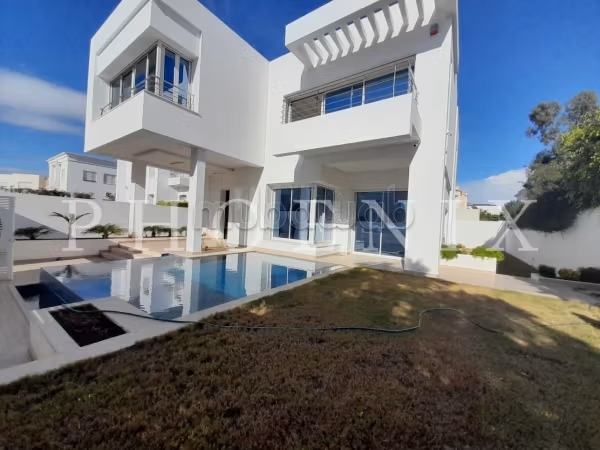 Villa S4 moderna con piscina al Lago 2