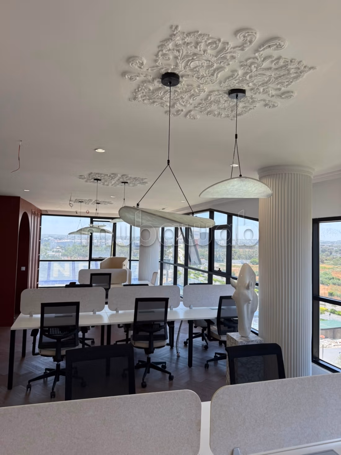 Bellissimo ufficio in affitto a Casablanca Finance City. Superficie totale di 177 m². Ascensore e posti auto