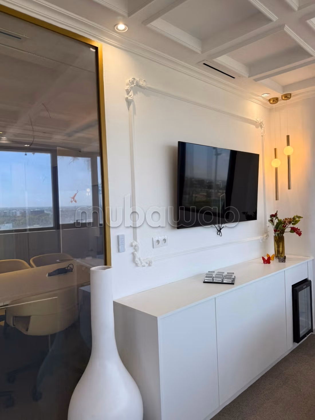 Bellissimo ufficio in affitto a Casablanca Finance City. Superficie totale di 177 m². Ascensore e posti auto