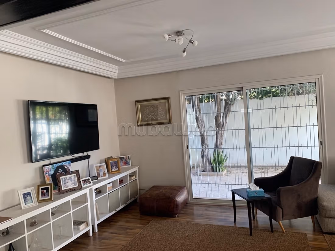 Villa de 465m² angle très bon positionnement