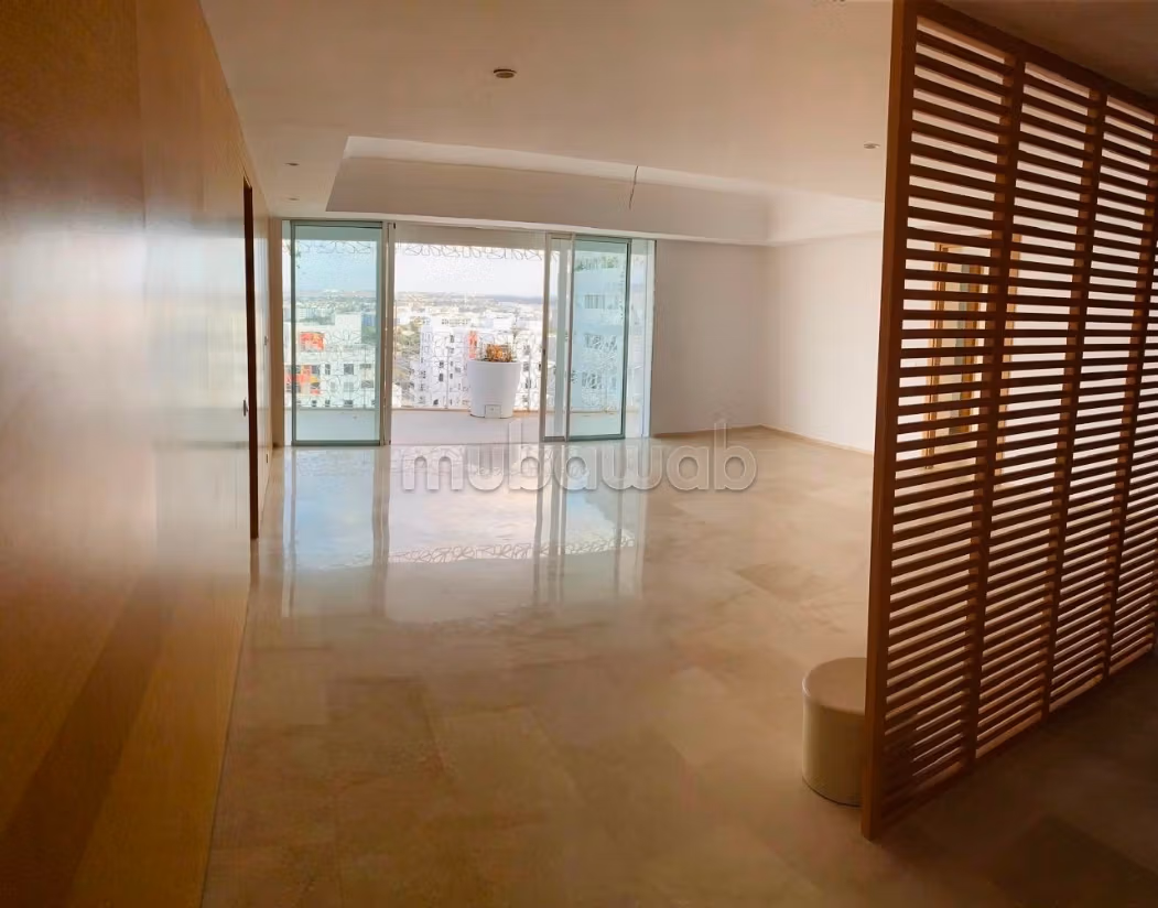 Bel appartement haut standing en location longue durée à CFC avec vue dégagée et étage élevé