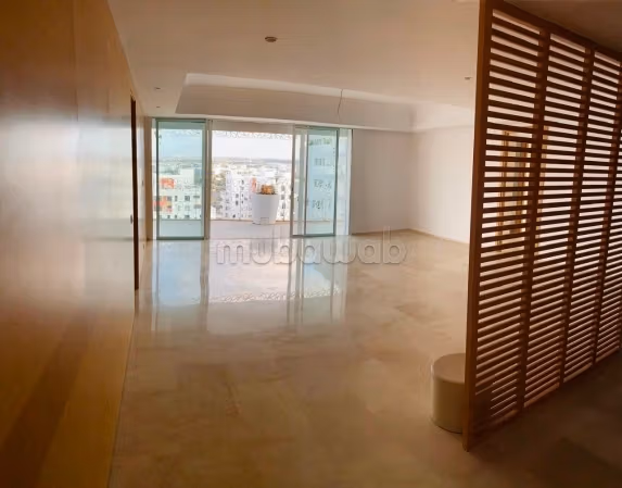 Bonito apartamento de alto standing en alquiler a largo plazo en CFC con vistas despejadas y en un alto piso