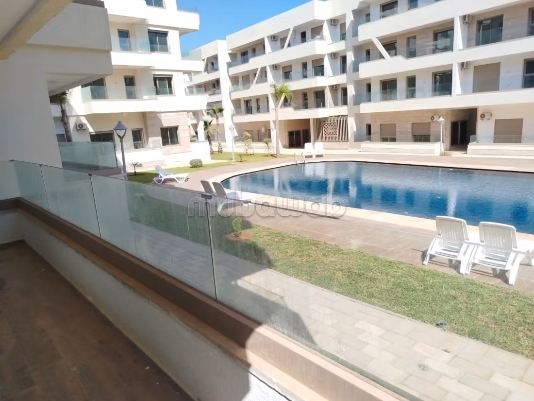 Neuf vues sur piscines au RDC à Garden Paradise