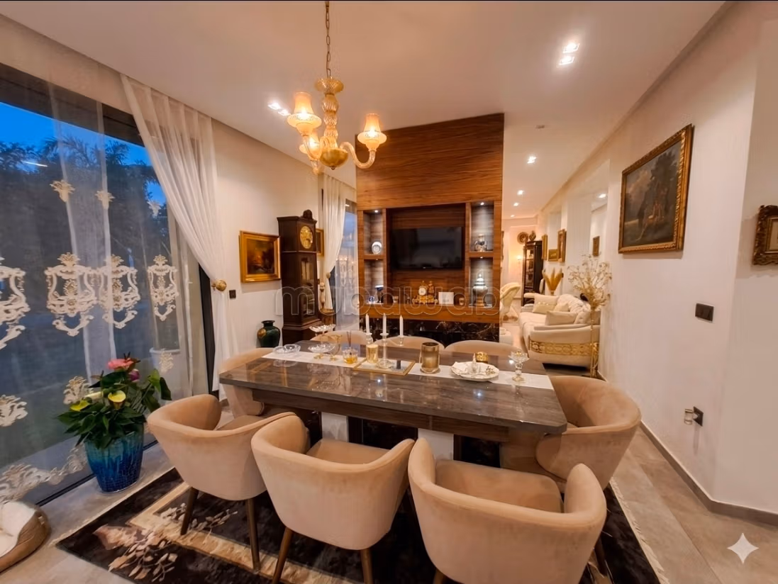 Hoge standaard villa te koop aan de Fesweg km 17.6 kamers. Gemeubileerd