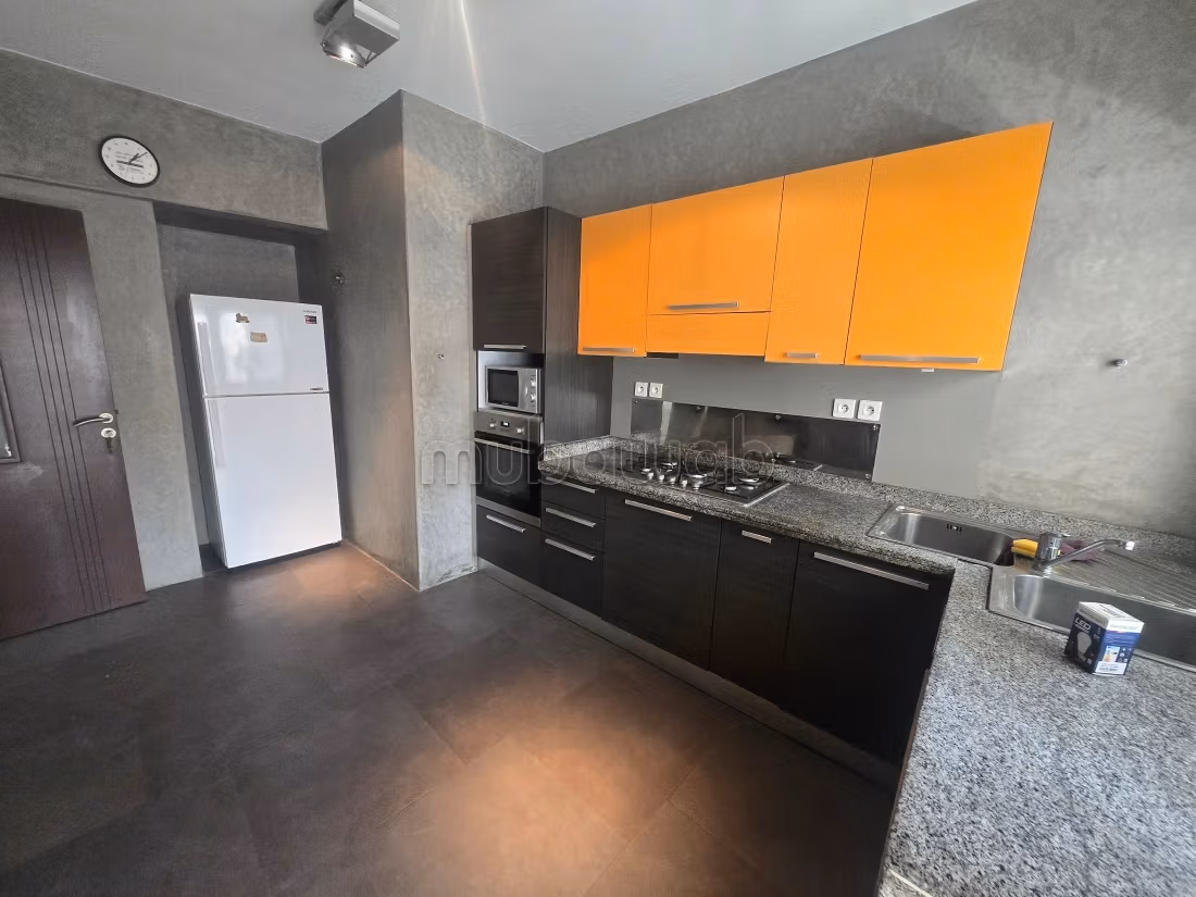 Très bel appartement en location à Racine. 
3 pièces. 
Meublé — 6