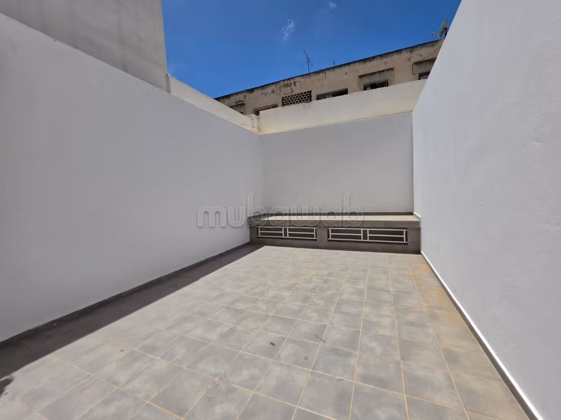 Grande studio con terrazza