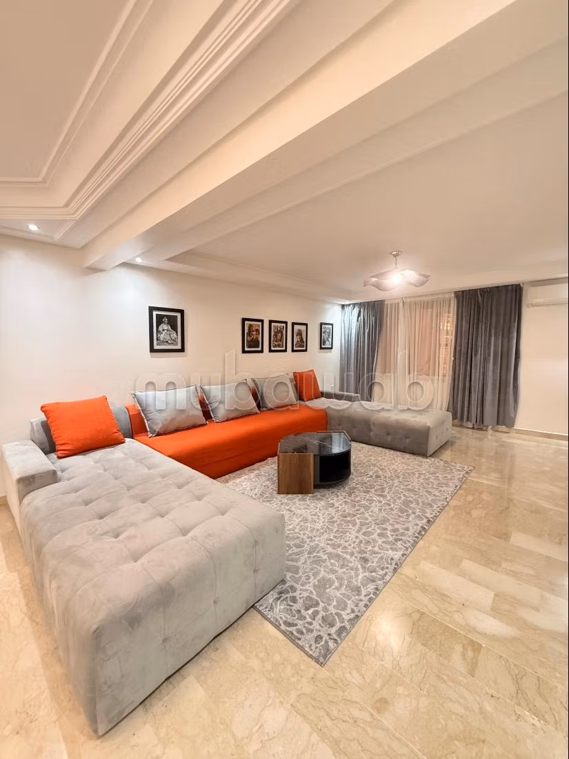 Superbe appartement à louer à Guéliz. 
2 chambres agréables. 
Meublé