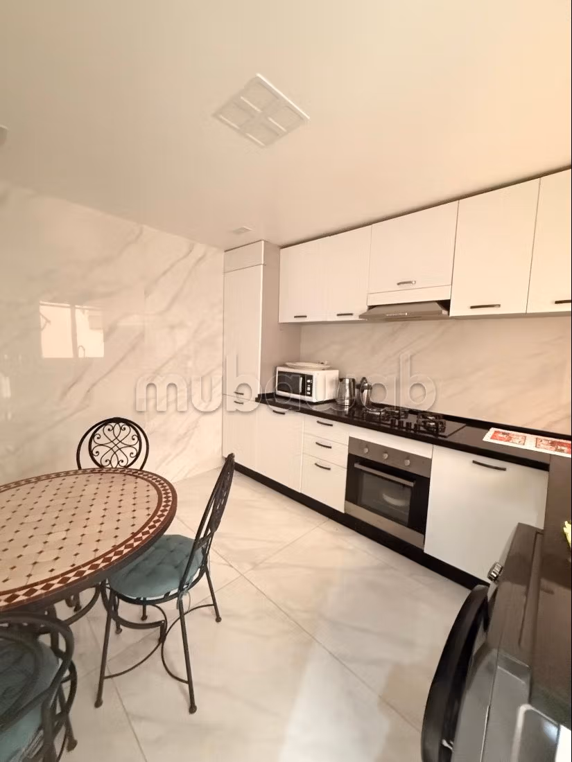 Superbe appartement à louer à Guéliz. 
2 chambres agréables. 
Meublé — 3