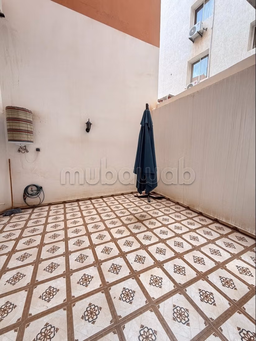 Superbe appartement à louer à Guéliz. 
2 chambres agréables. 
Meublé — 4