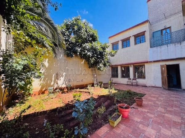 Maison de haut standing à vendre à Habbous.
Superficie 316 m².
Jardin et garage
