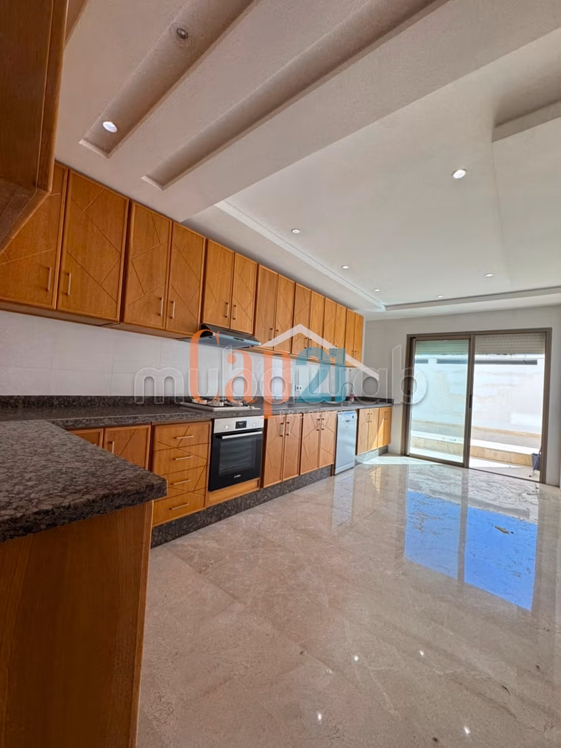 Appartement avec 3 chambres vide à louer 
Iberia — 3