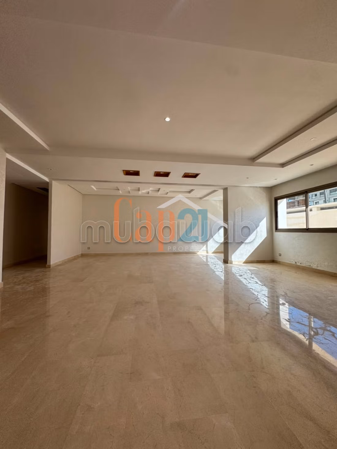 Appartement avec 3 chambres vide à louer 
Iberia — 4