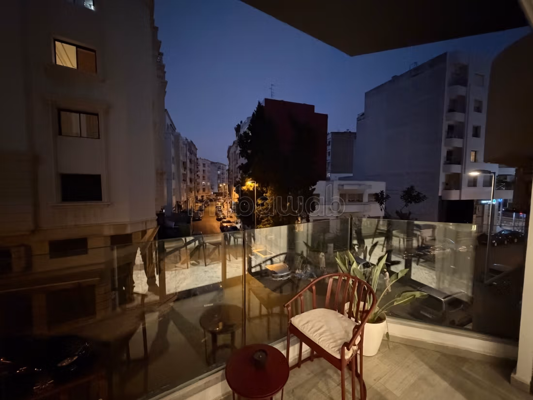 Bellissimo appartamento in affitto a Maârif. 3 belle camere. Ben arredato