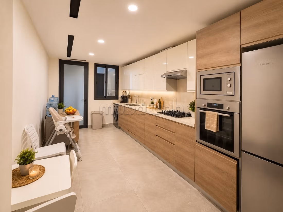 Bellissimo appartamento in affitto a Maârif. 3 belle camere. Ben arredato