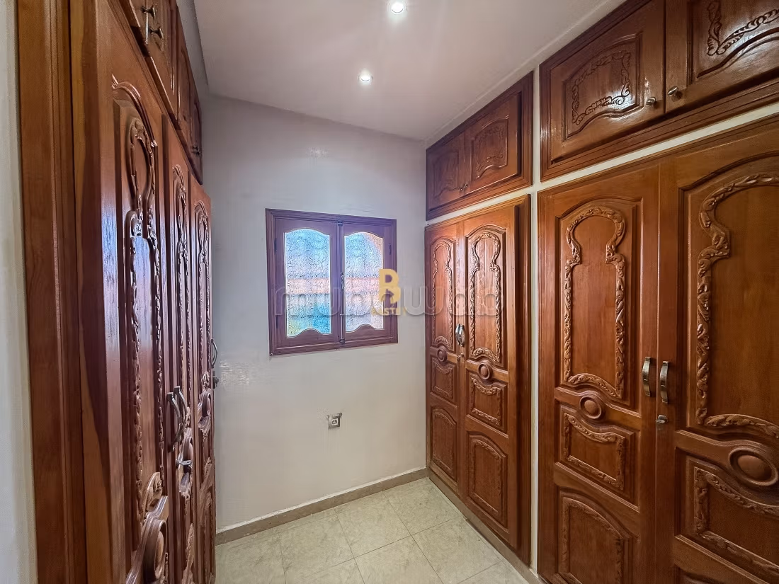 Superb Villa En Venta A Targa