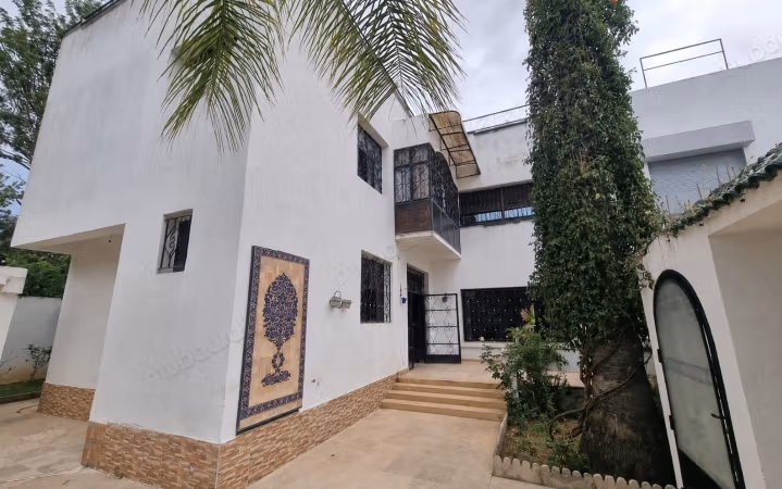 Villa en venta en Hay El Idari