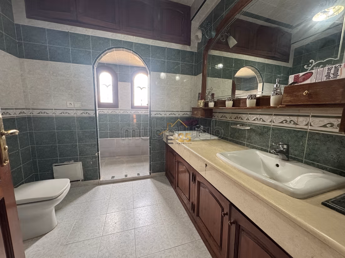 Elegante Villa Familiar En Venta En Semlalia