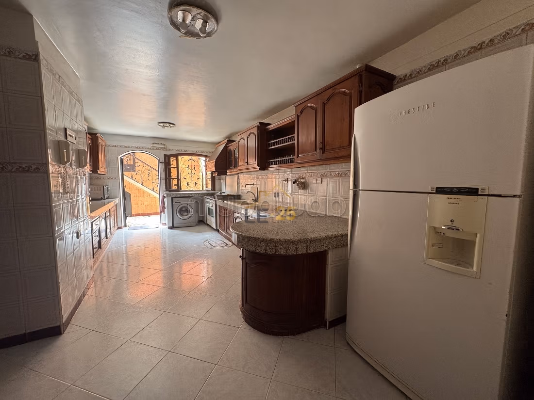 Elegante Villa Familiar En Venta En Semlalia