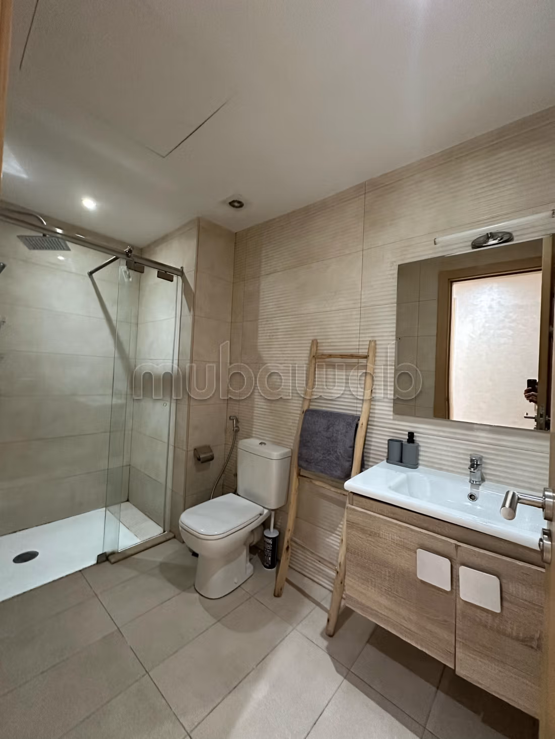 Bellissimo appartamento in affitto a Guéliz. 5 camere confortevoli. Porta blindata, sicurezza