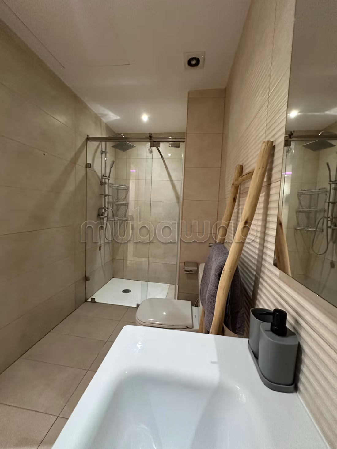 Bellissimo appartamento in affitto a Guéliz. 5 camere confortevoli. Porta blindata, sicurezza