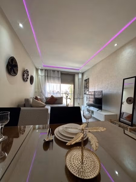 Bel appartement en location à Guéliz. 
5 pièces confortables. 
Porte blindée, sécurité
