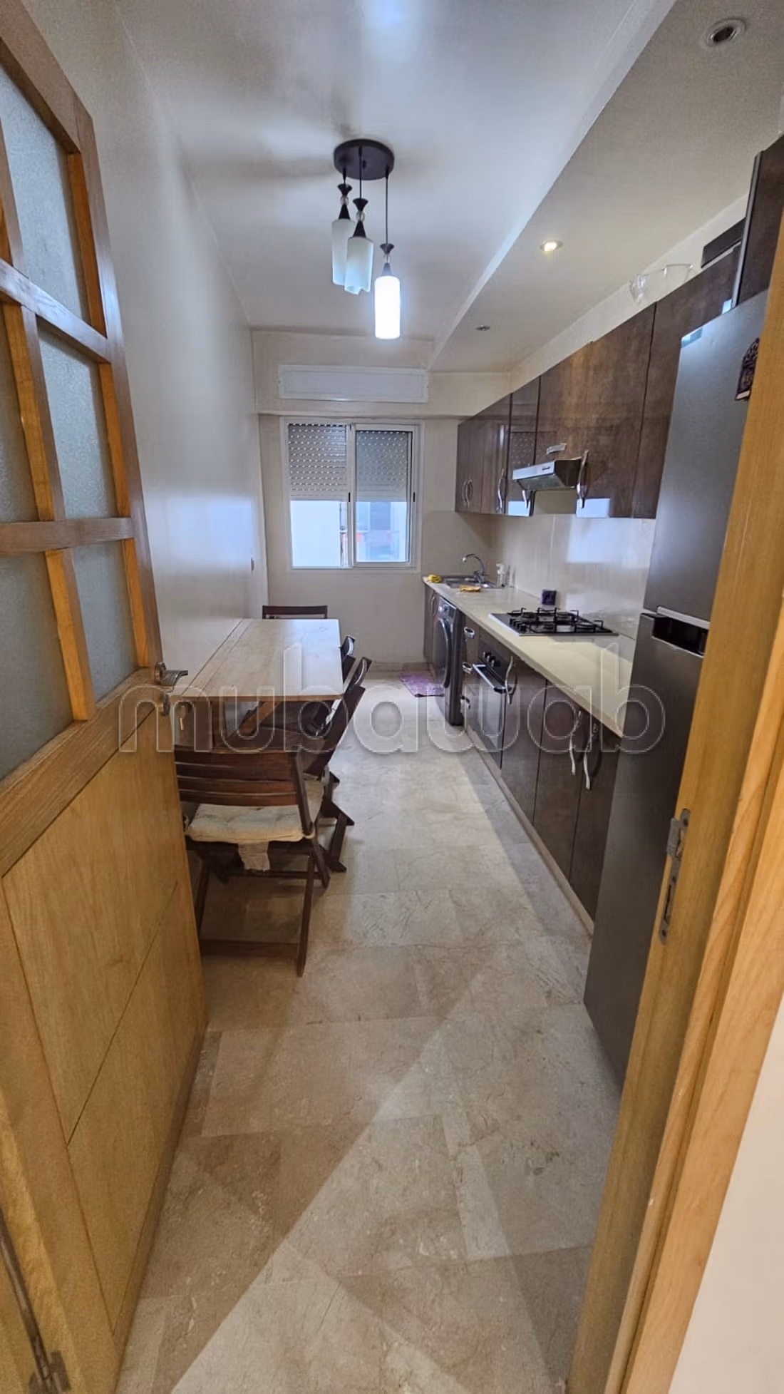 Appartement te huur in Sidi Maarouf. 2 mooie kamers. Traditionele woonkamer, algemene satellietschotel
