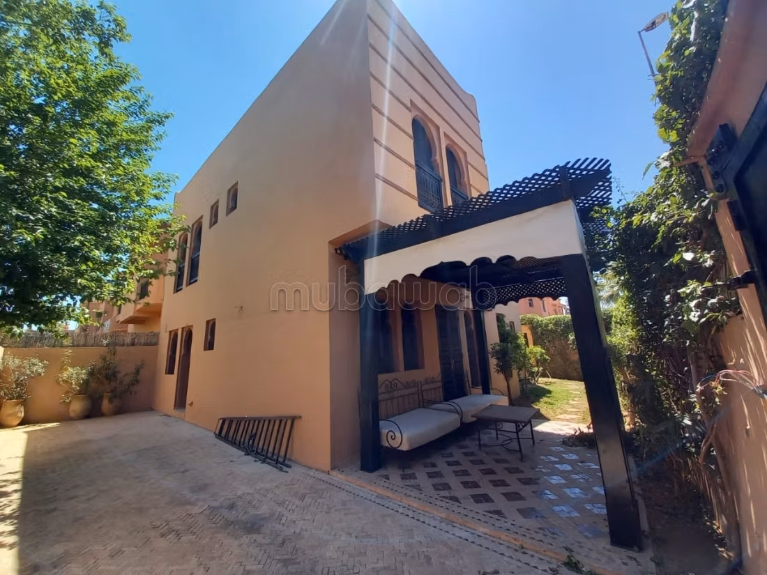 Villa in affitto vuota con 3 suite a Targa