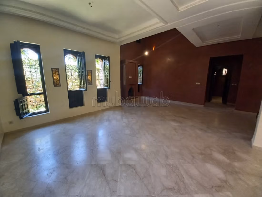 Villa in affitto vuota con 3 suite a Targa