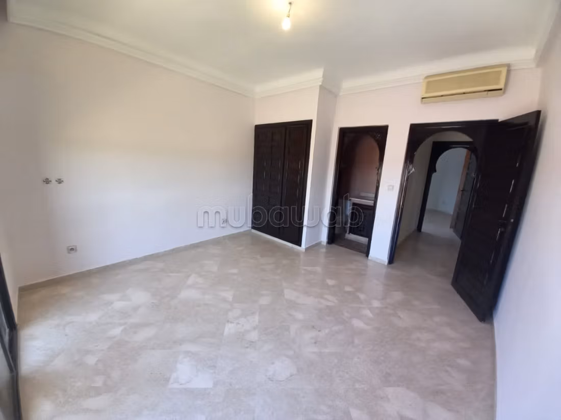 Villa in affitto vuota con 3 suite a Targa
