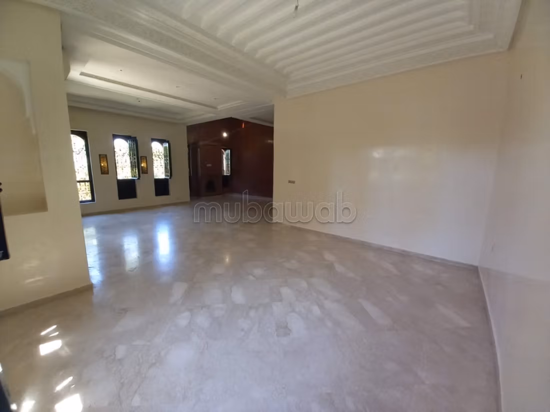 Villa in affitto vuota con 3 suite a Targa