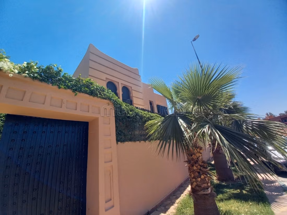 Villa in affitto vuota con 3 suite a Targa