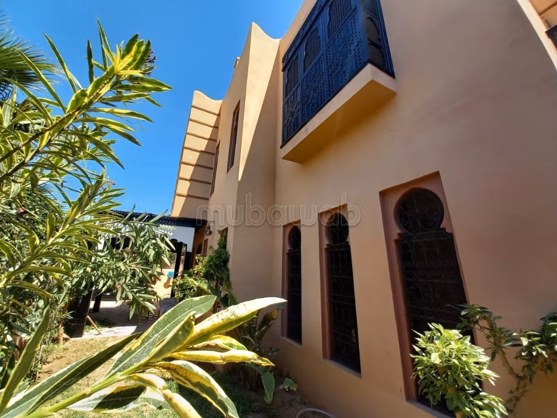 Villa in affitto vuota con 3 suite a Targa
