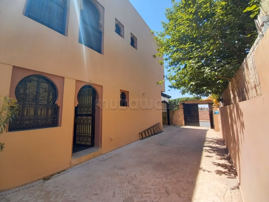 Villa in affitto vuota con 3 suite a Targa