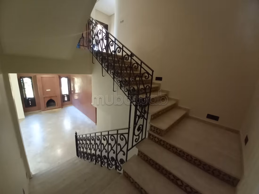 Villa in affitto vuota con 3 suite a Targa