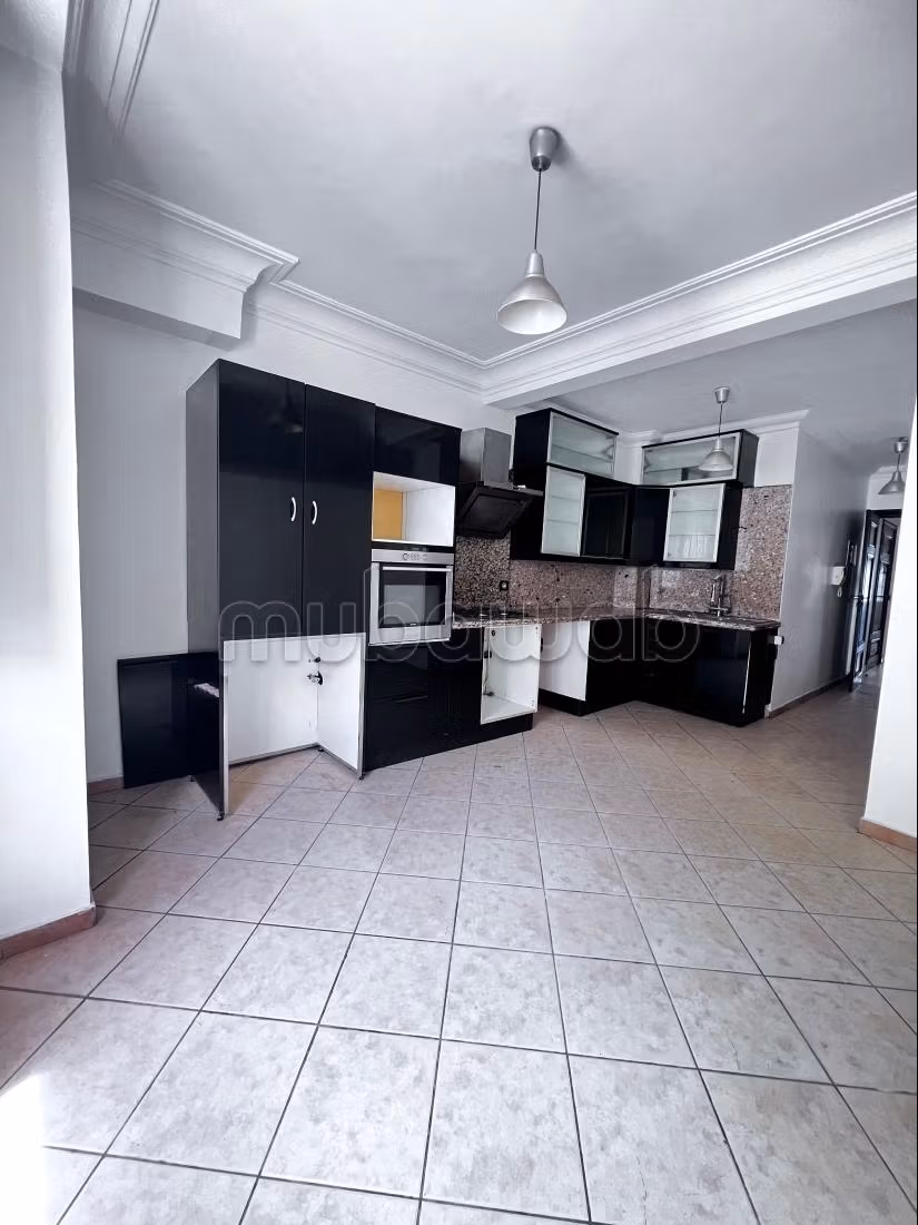 Superbe appartement à vendre à Maârif. 3 chambres. Salon traditionnel marocain, résidence sécurisée