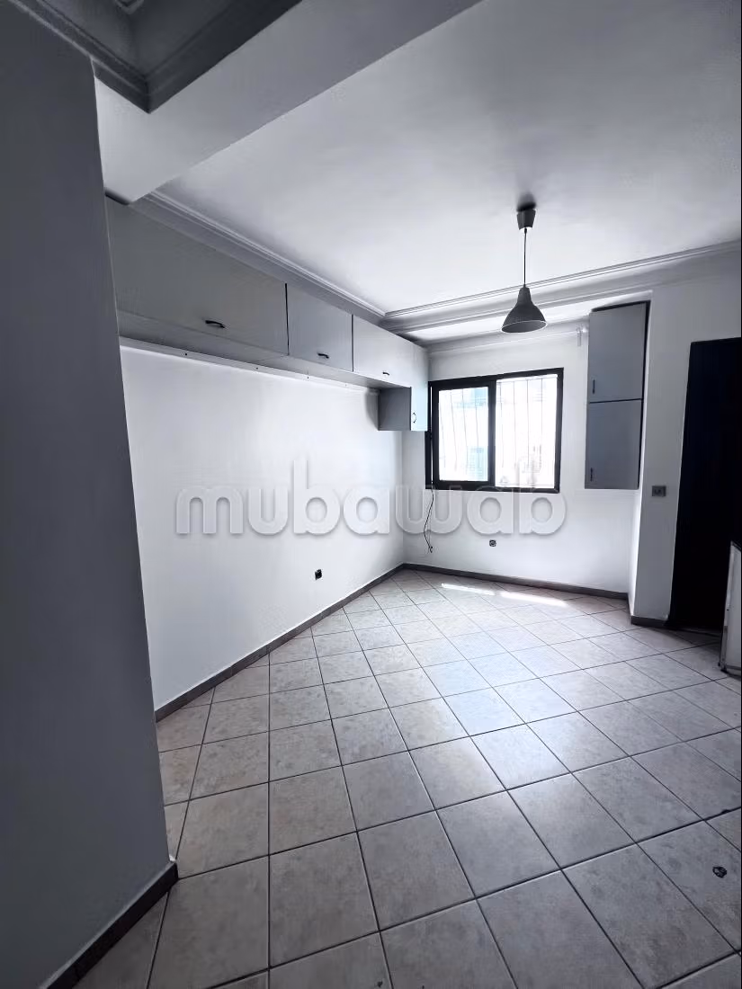 Superbe appartement à vendre à Maârif. 3 chambres. Salon traditionnel marocain, résidence sécurisée