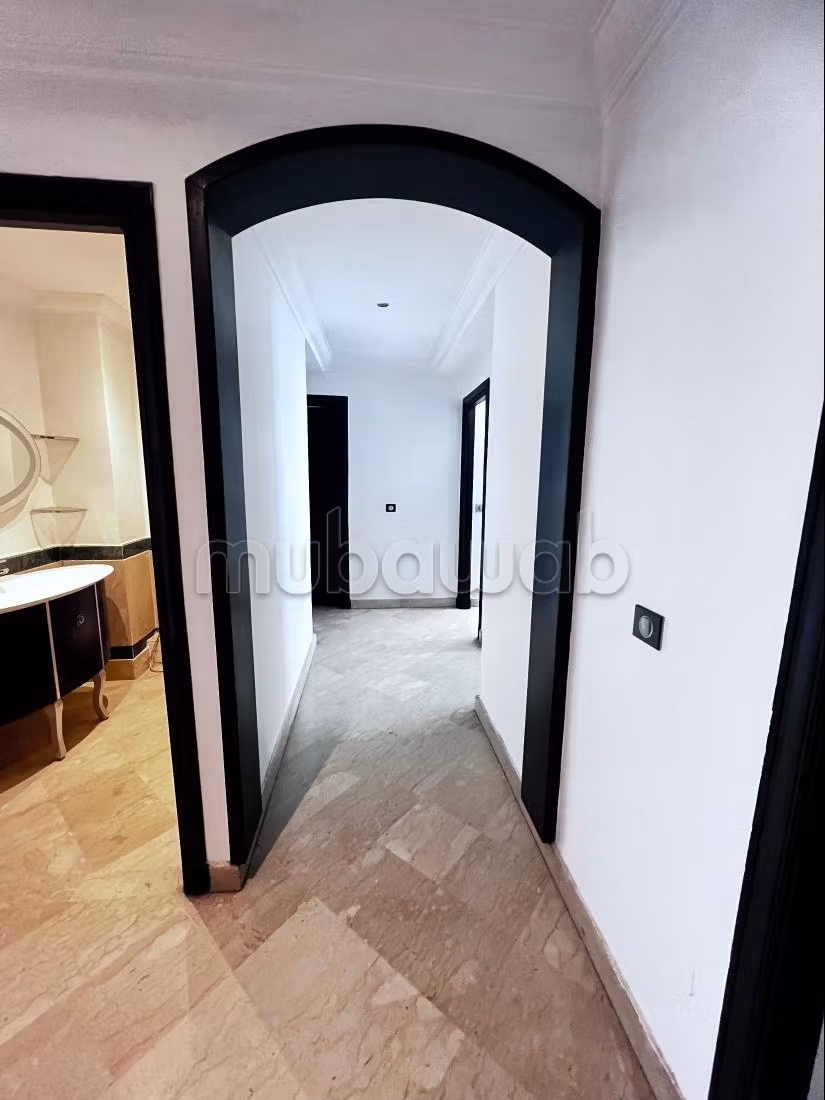 Superbe appartement à vendre à Maârif. 3 chambres. Salon traditionnel marocain, résidence sécurisée